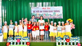 Phat Thuong Hoi Thi Be Voi An Toan Giao Thong 1